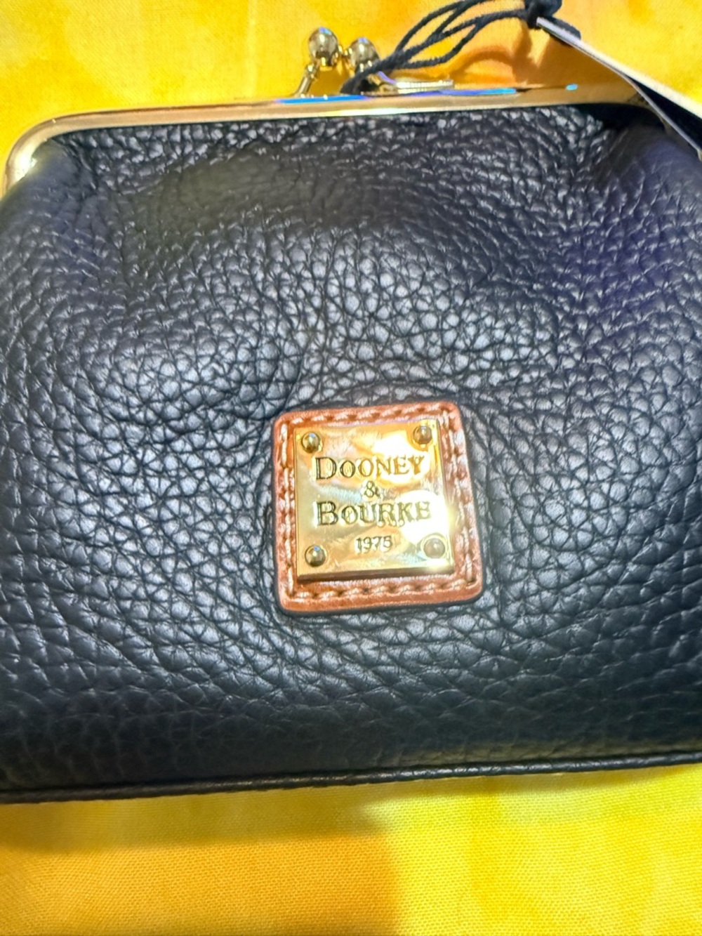 Dooney & Bourke Black Pebbled Leather Kiss-Lock Coin Purse with Tan Logo Patch - Picture 3 of 6